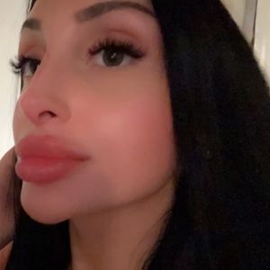 Meet your Posher, Emilie